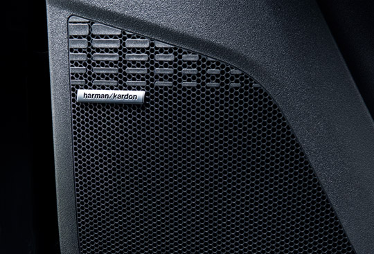 <sg-lang1>Premium Harman/Kardon Audio</sg-lang1><sg-lang2></sg-lang2><sg-lang3></sg-lang3>